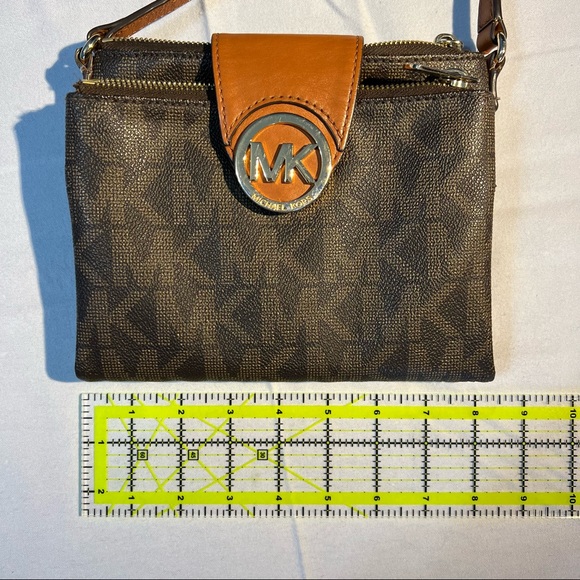 Michael Kors triple compartment logo crossbody - Picture 4 of 10